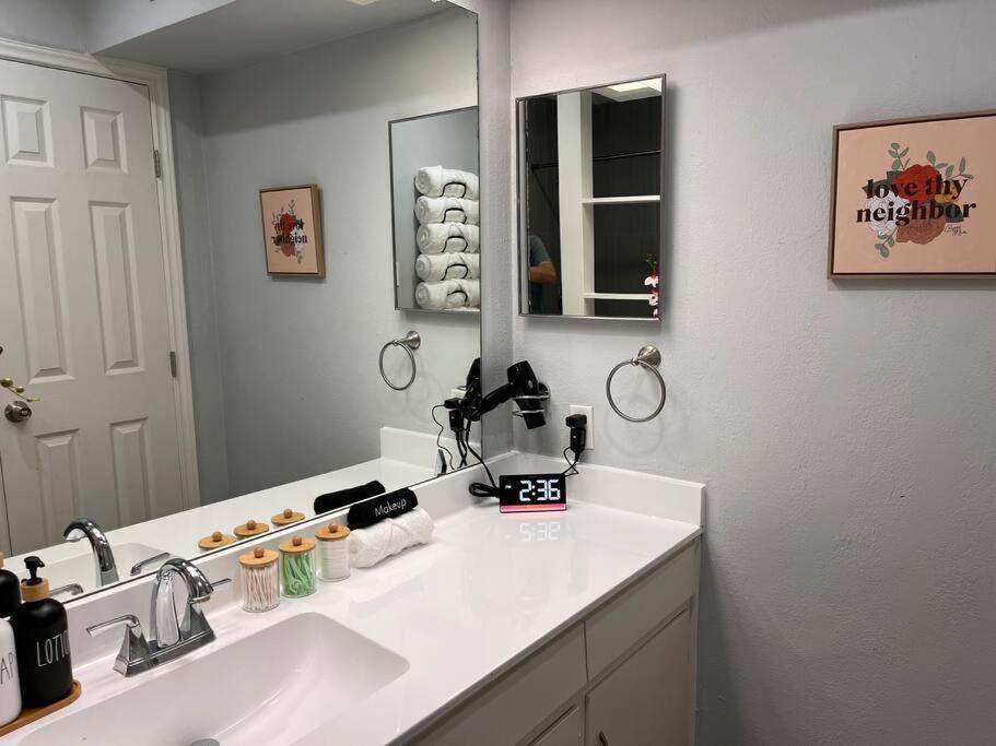 Healing Haven King Bed Suite 达拉斯 外观 照片