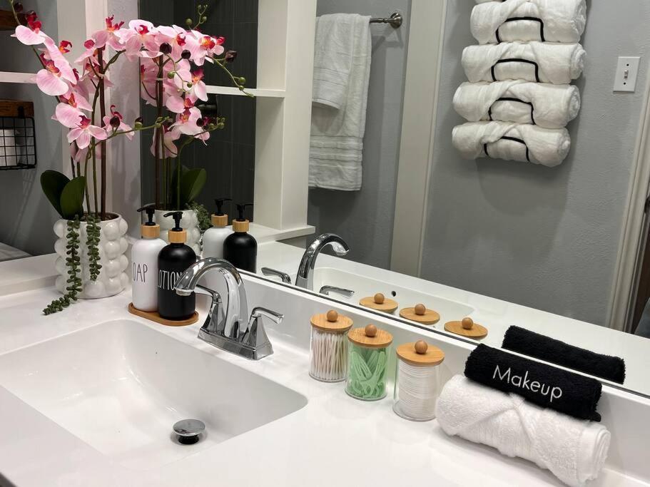Healing Haven King Bed Suite 达拉斯 外观 照片